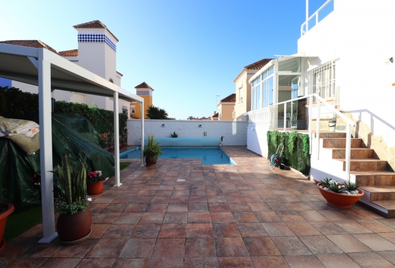 Resale - Villa - Orihuela Costa - Villamartín