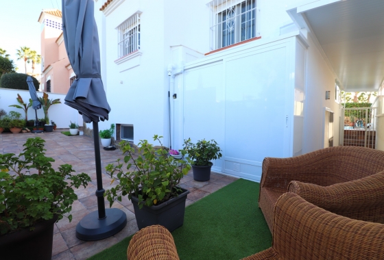 Resale - Villa - Orihuela Costa - Villamartín