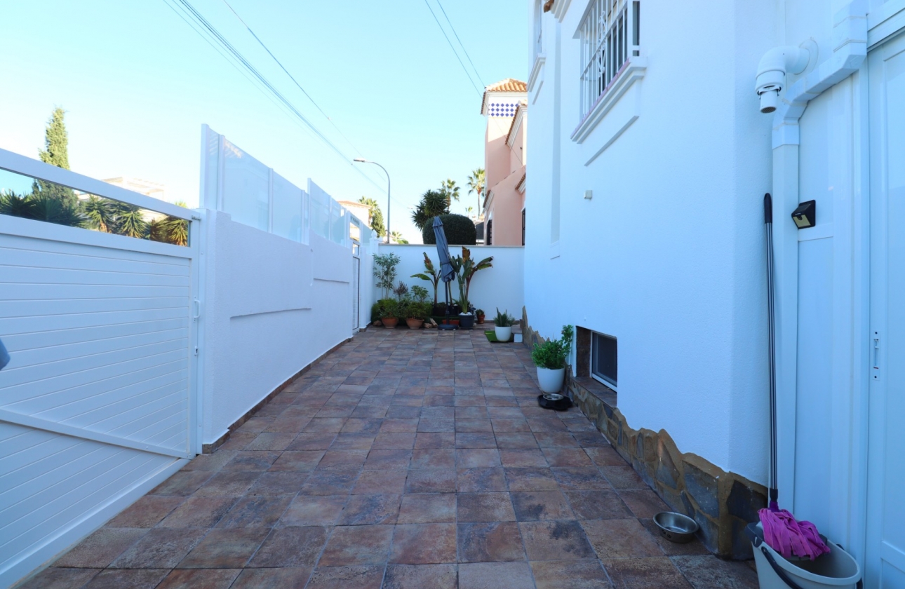 Resale - Villa - Orihuela Costa - Villamartín