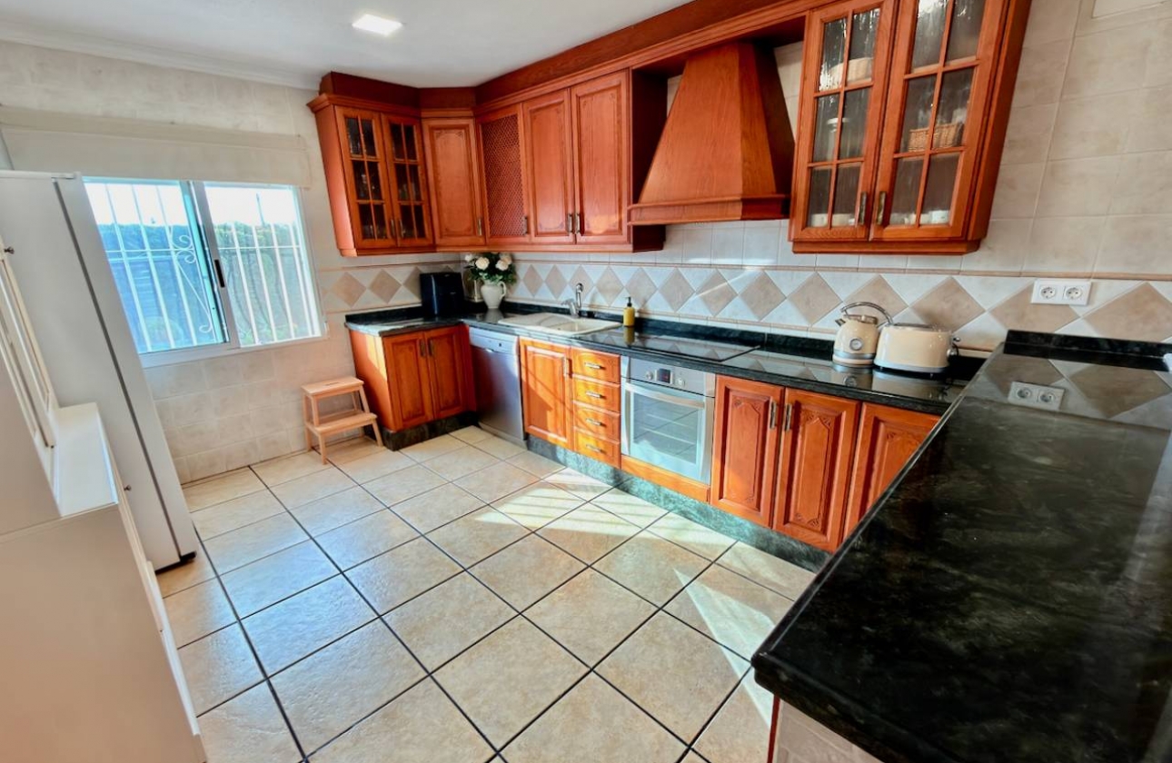 Herverkoop - Villa - Hondón de los Fráiles