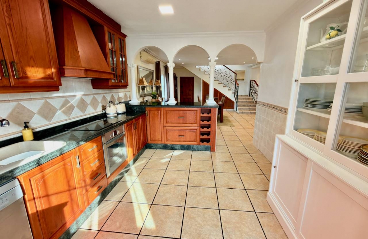 Herverkoop - Villa - Hondón de los Fráiles