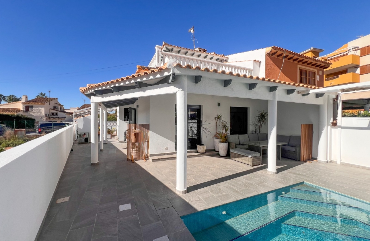 Resale - House - Orihuela Costa - Punta Prima