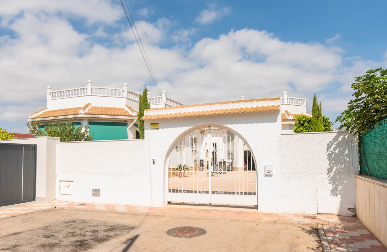Resale - Villa - Los Alcazares
