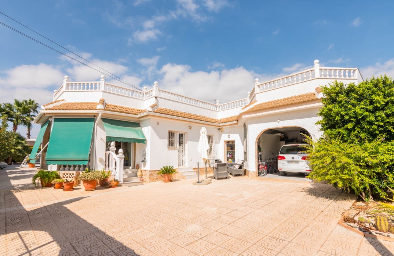 Resale - Villa - Los Alcazares