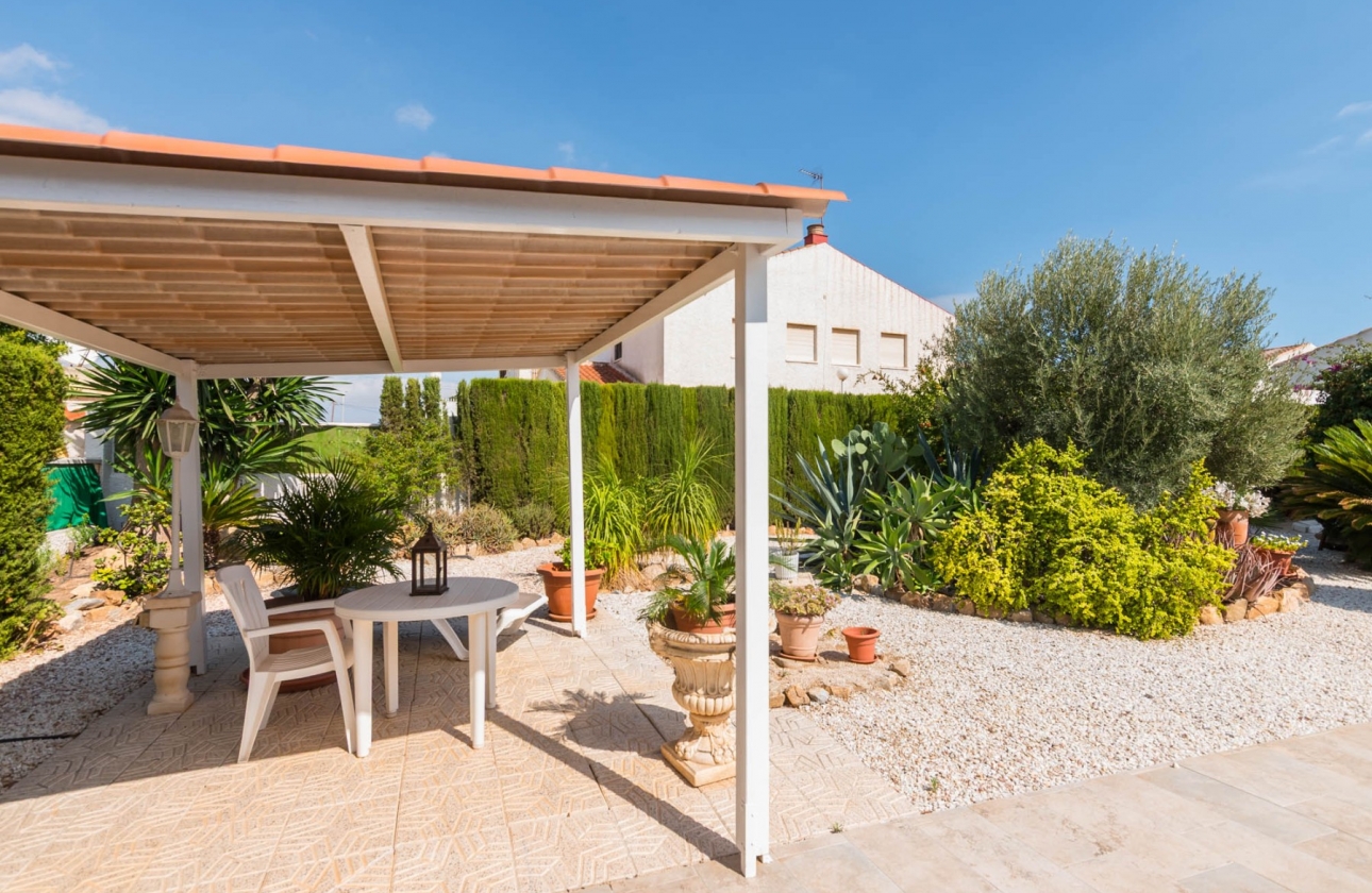 Resale - Villa - Los Alcazares