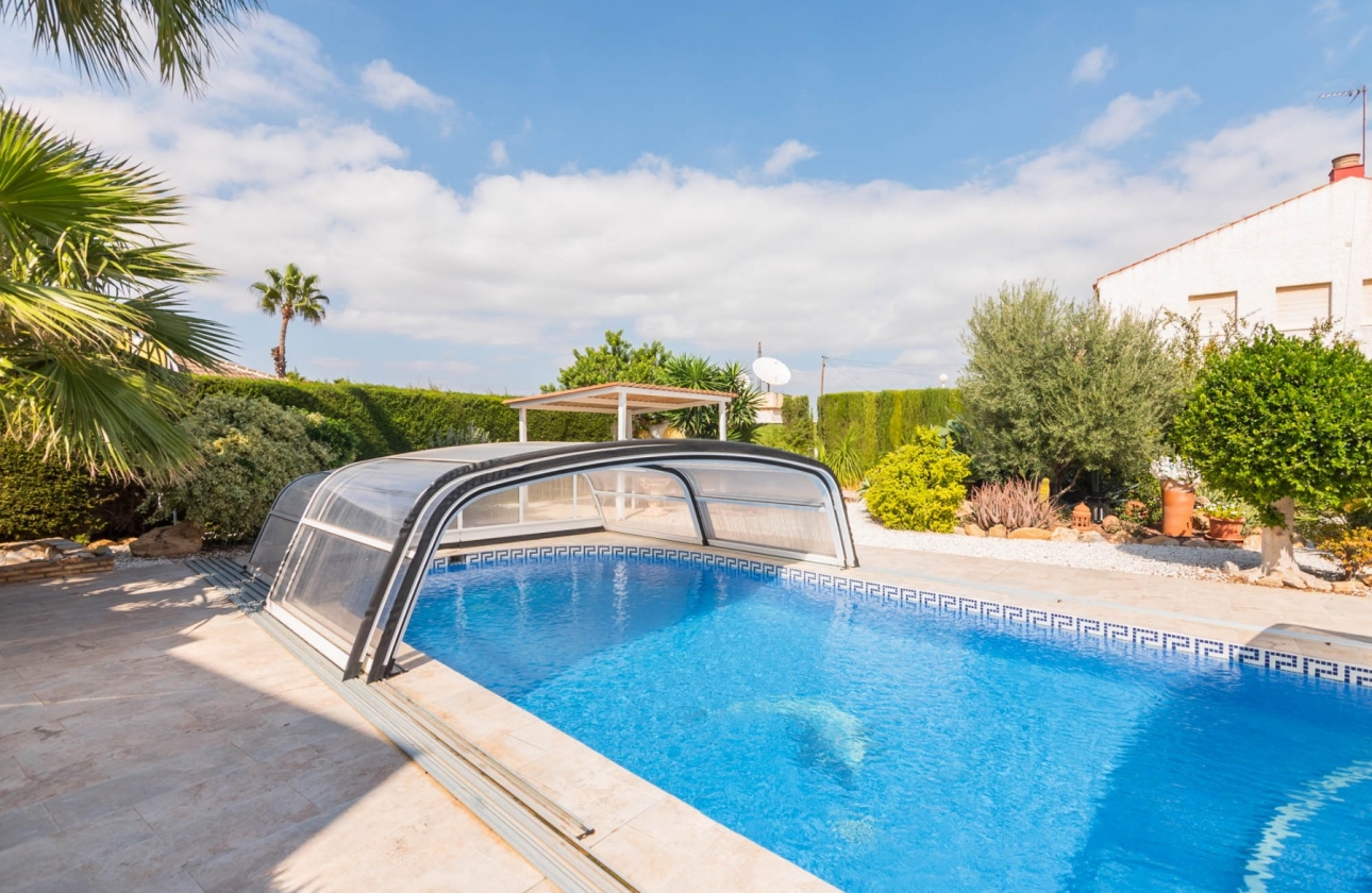 Resale - Villa - Los Alcazares