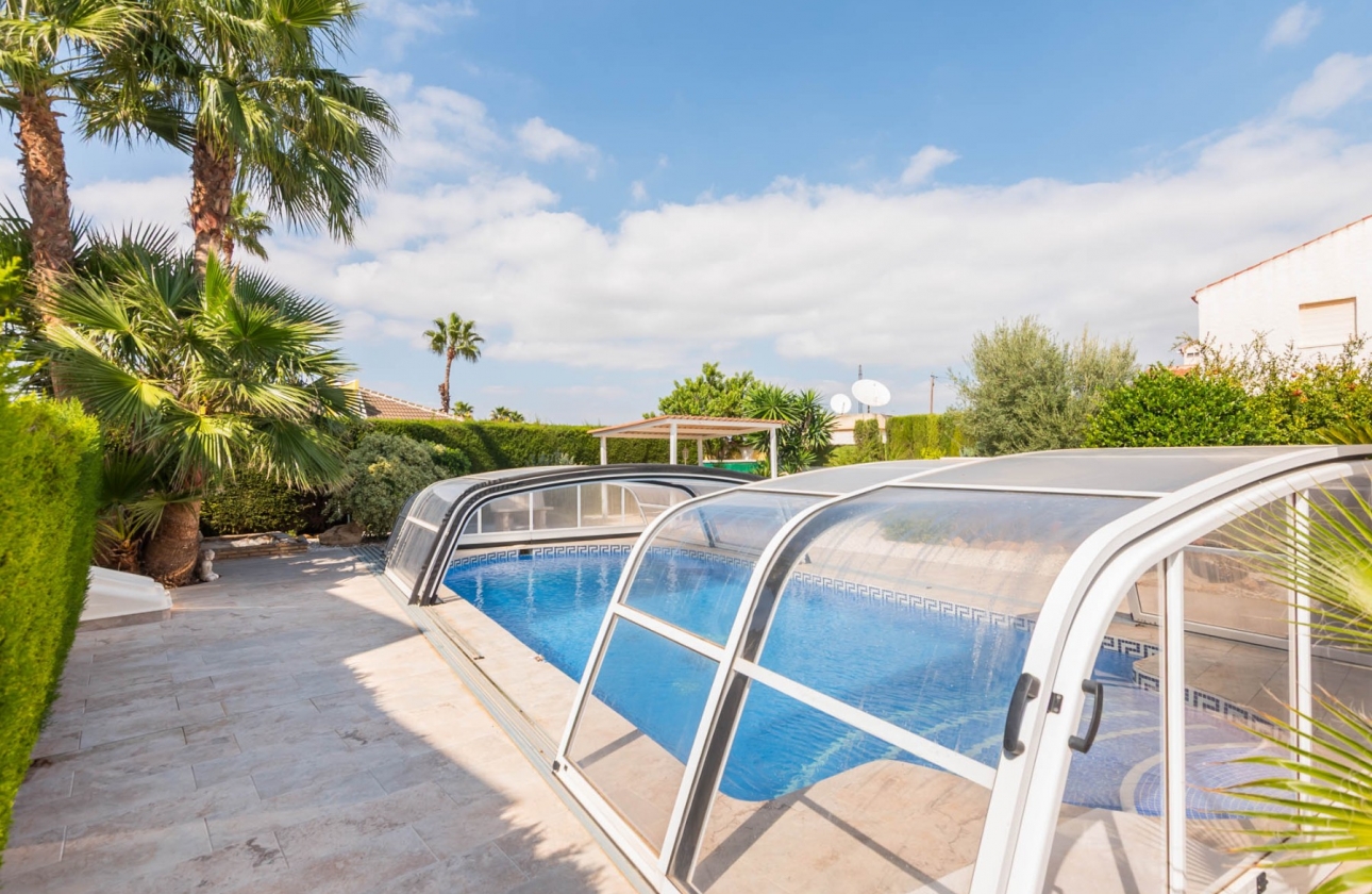 Resale - Villa - Los Alcazares