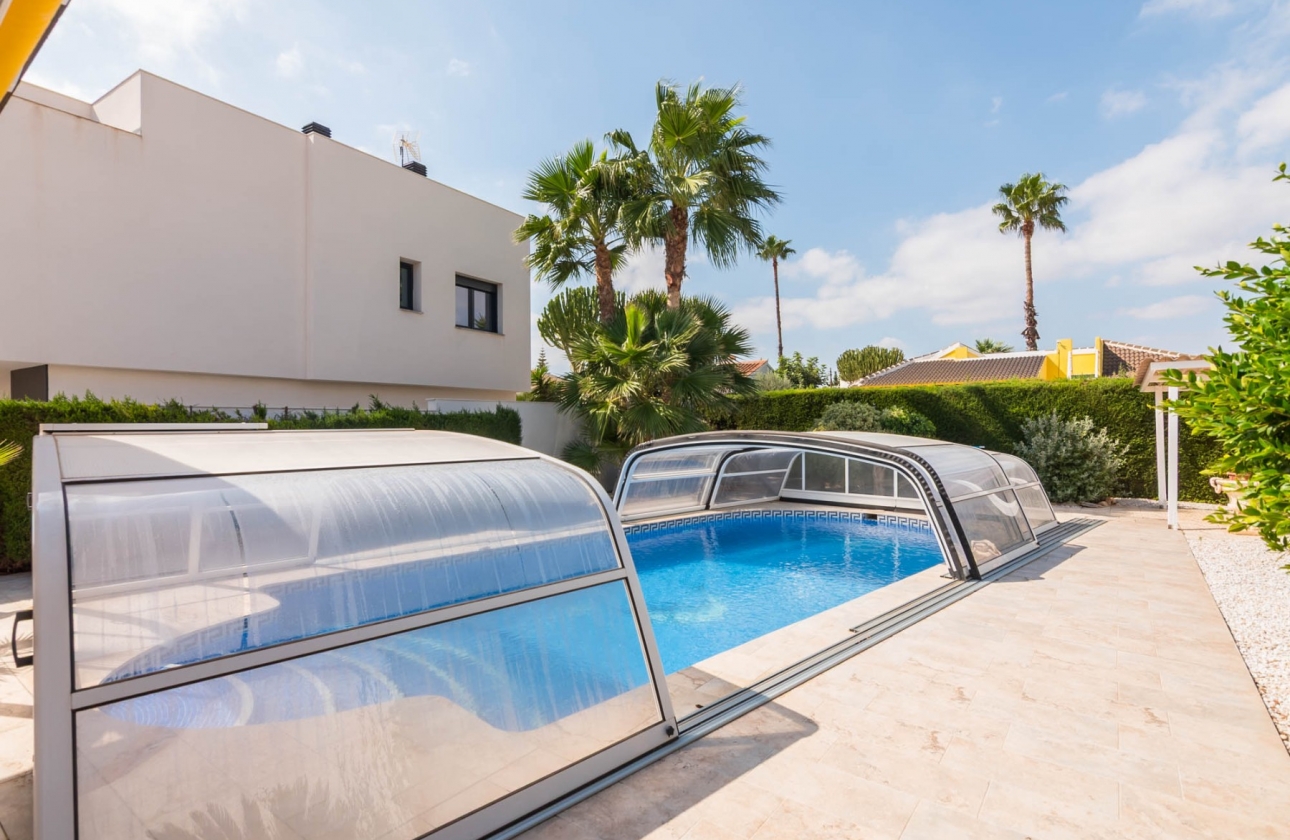 Resale - Villa - Los Alcazares