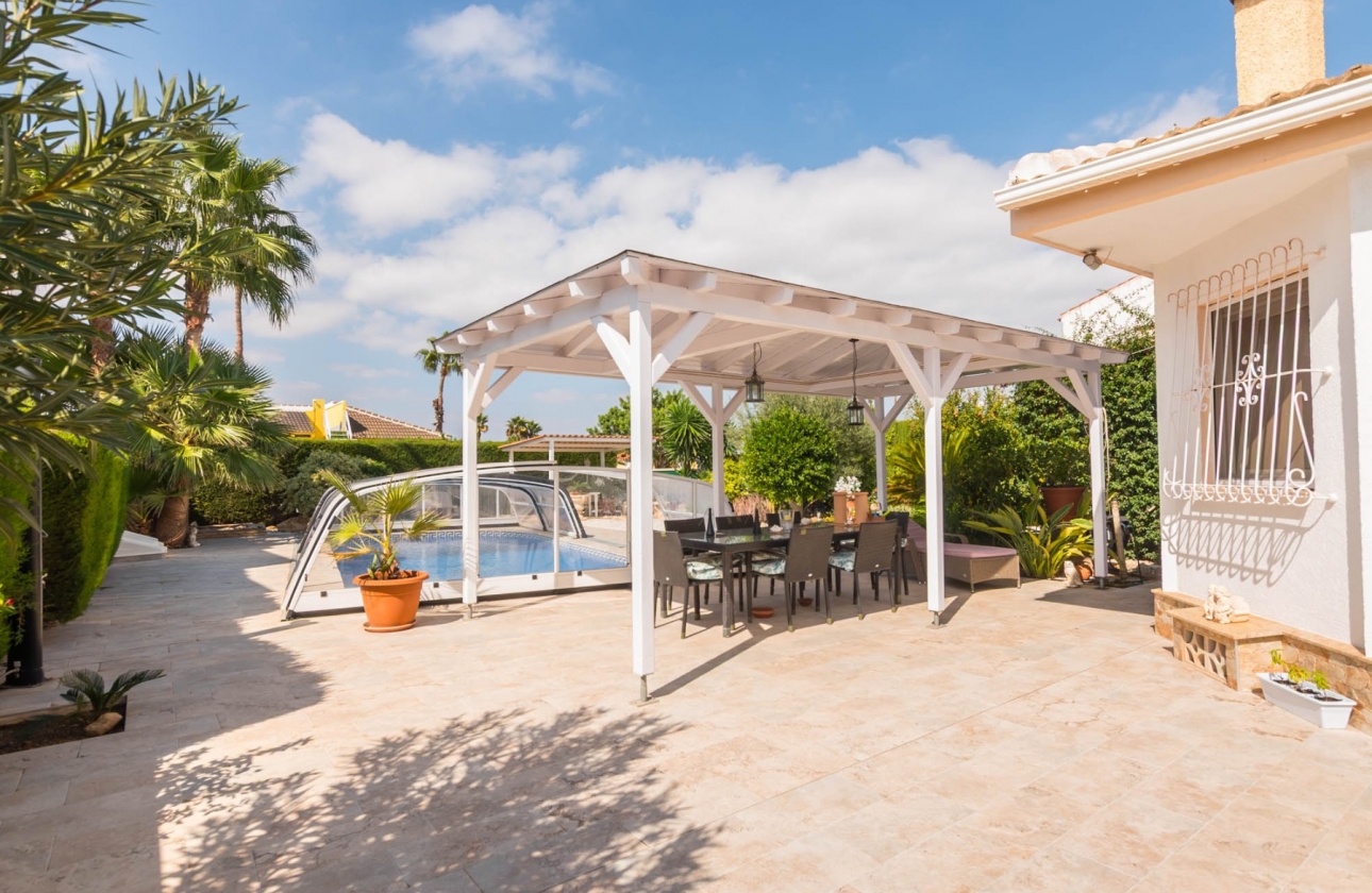 Resale - Villa - Los Alcazares