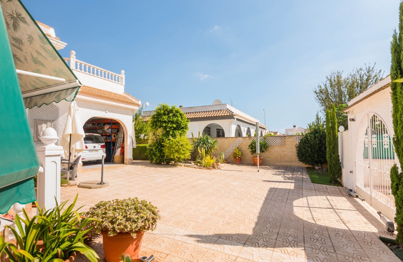 Resale - Villa - Los Alcazares