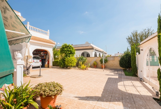 Resale - Villa - Los Alcazares