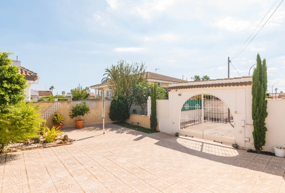 Resale - Villa - Los Alcazares