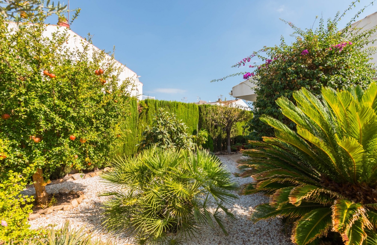 Resale - Villa - Los Alcazares