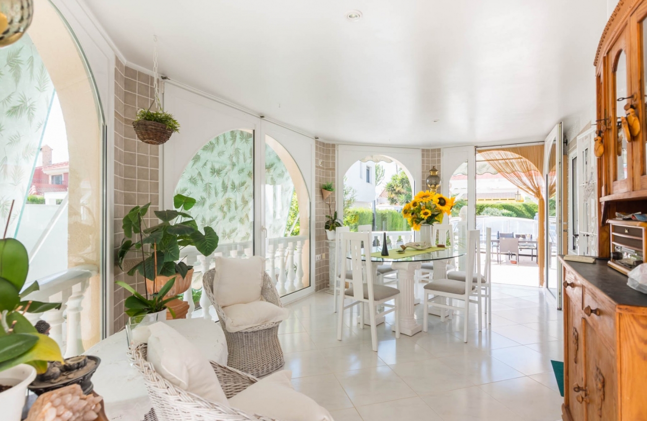 Resale - Villa - Los Alcazares