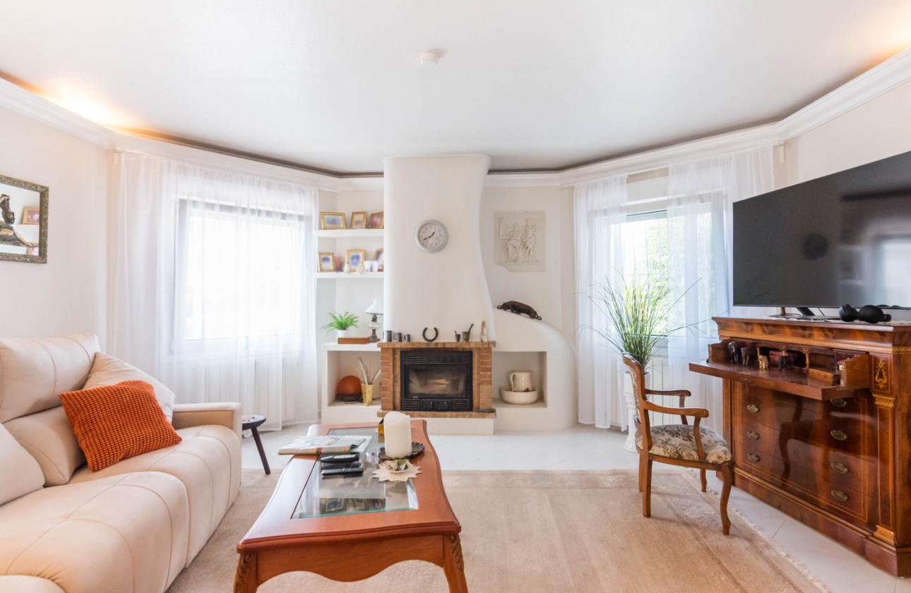 Resale - Villa - Los Alcazares