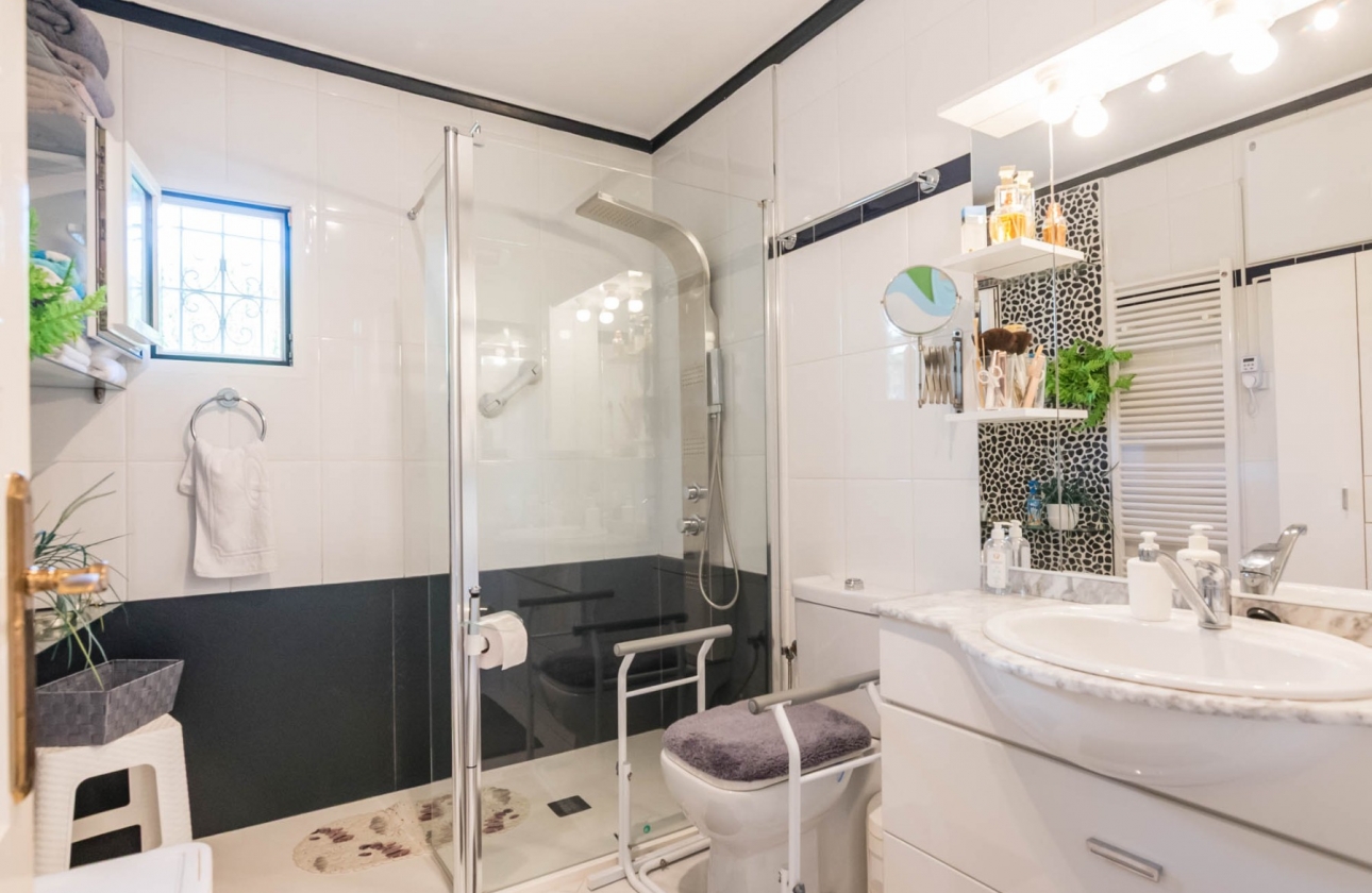 Resale - Villa - Los Alcazares