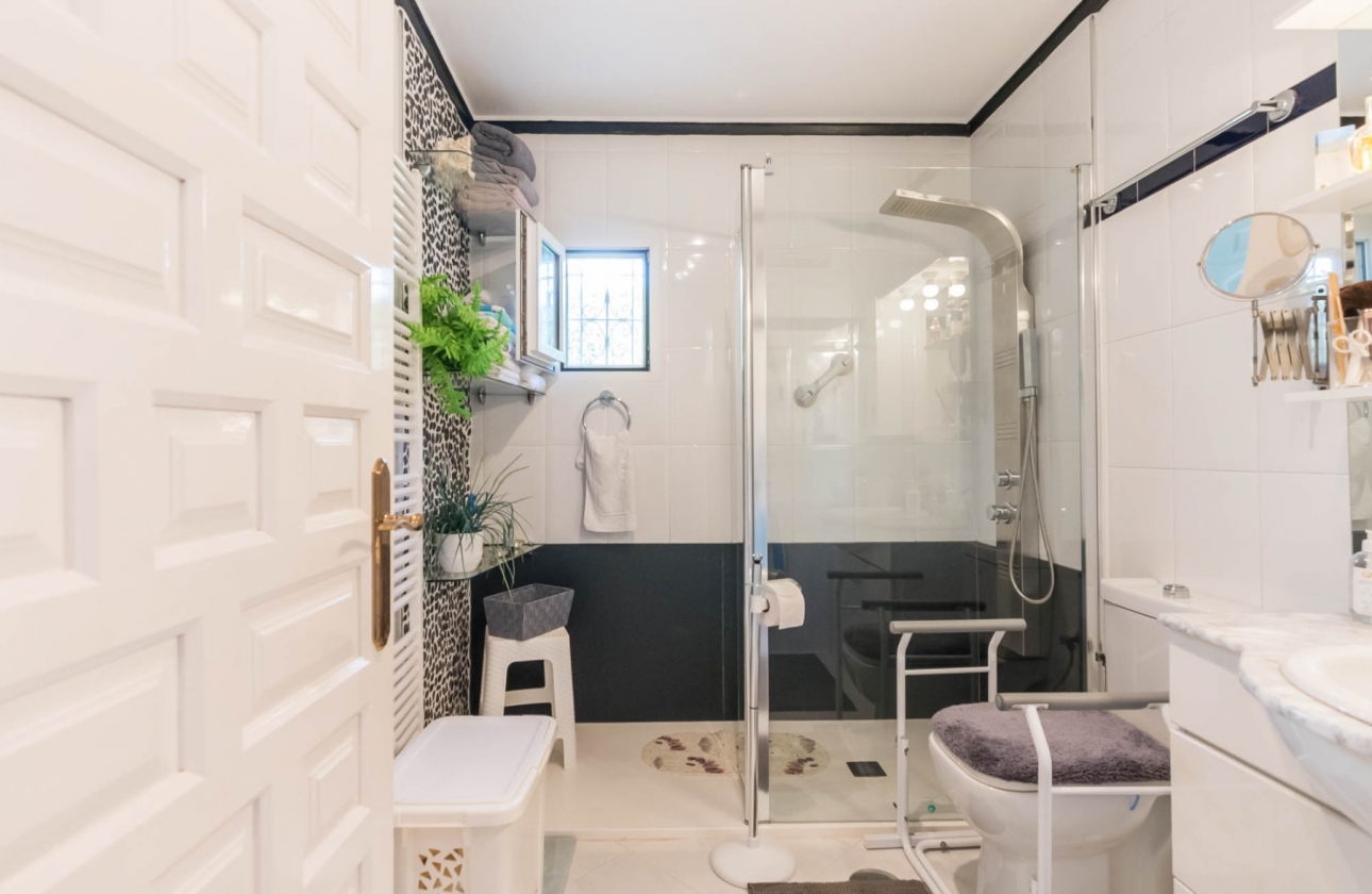 Resale - Villa - Los Alcazares