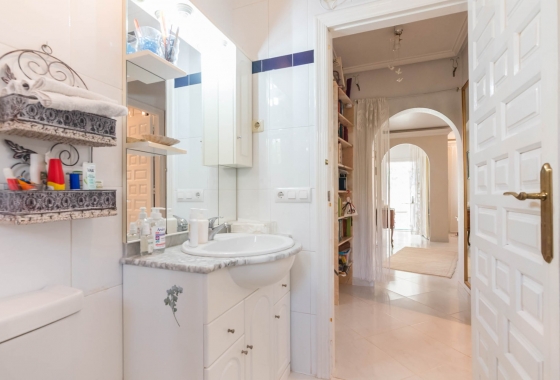 Resale - Villa - Los Alcazares