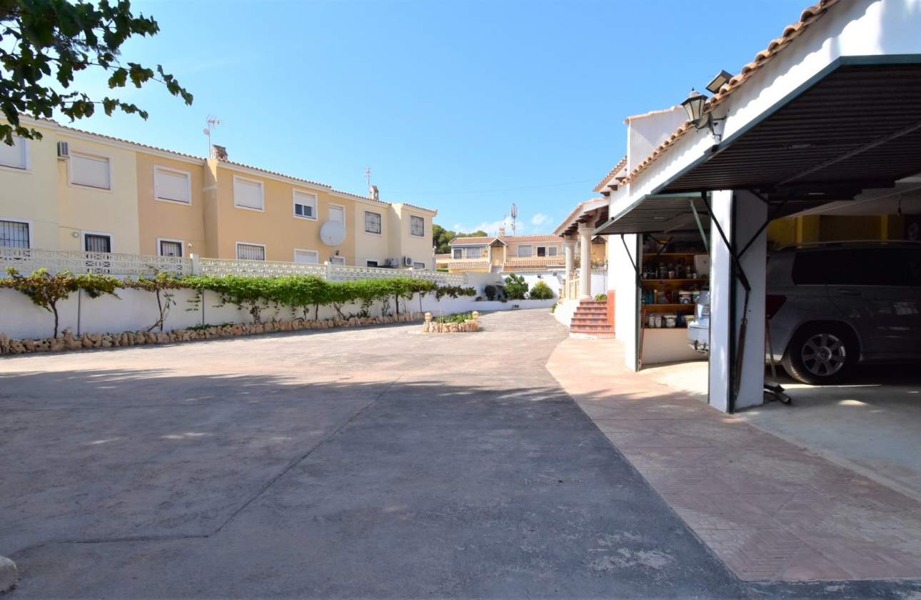 Resale - Villa - Orihuela Costa - Villamartín