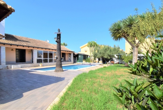 Resale - Villa - Orihuela Costa - Villamartín