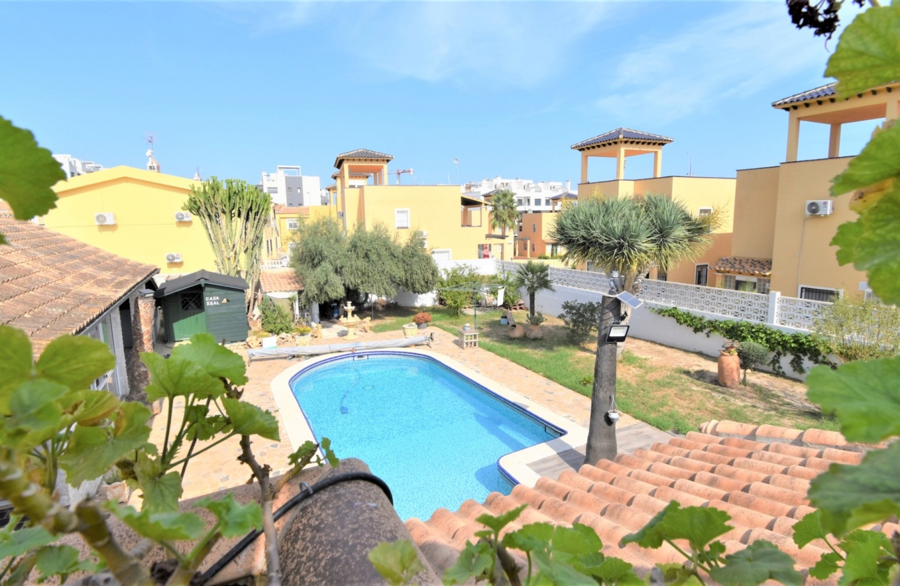 Resale - Villa - Orihuela Costa - Villamartín