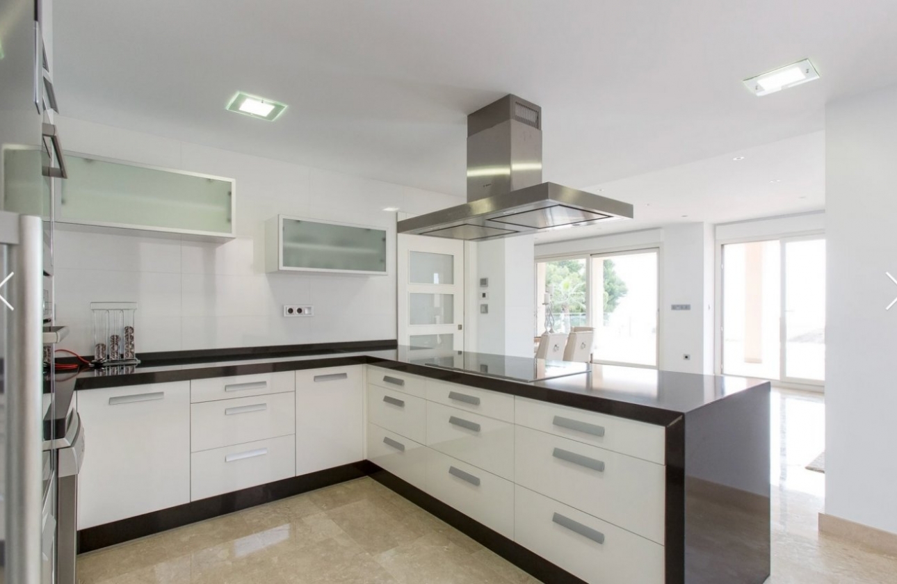 Resale - Villa - Moraira