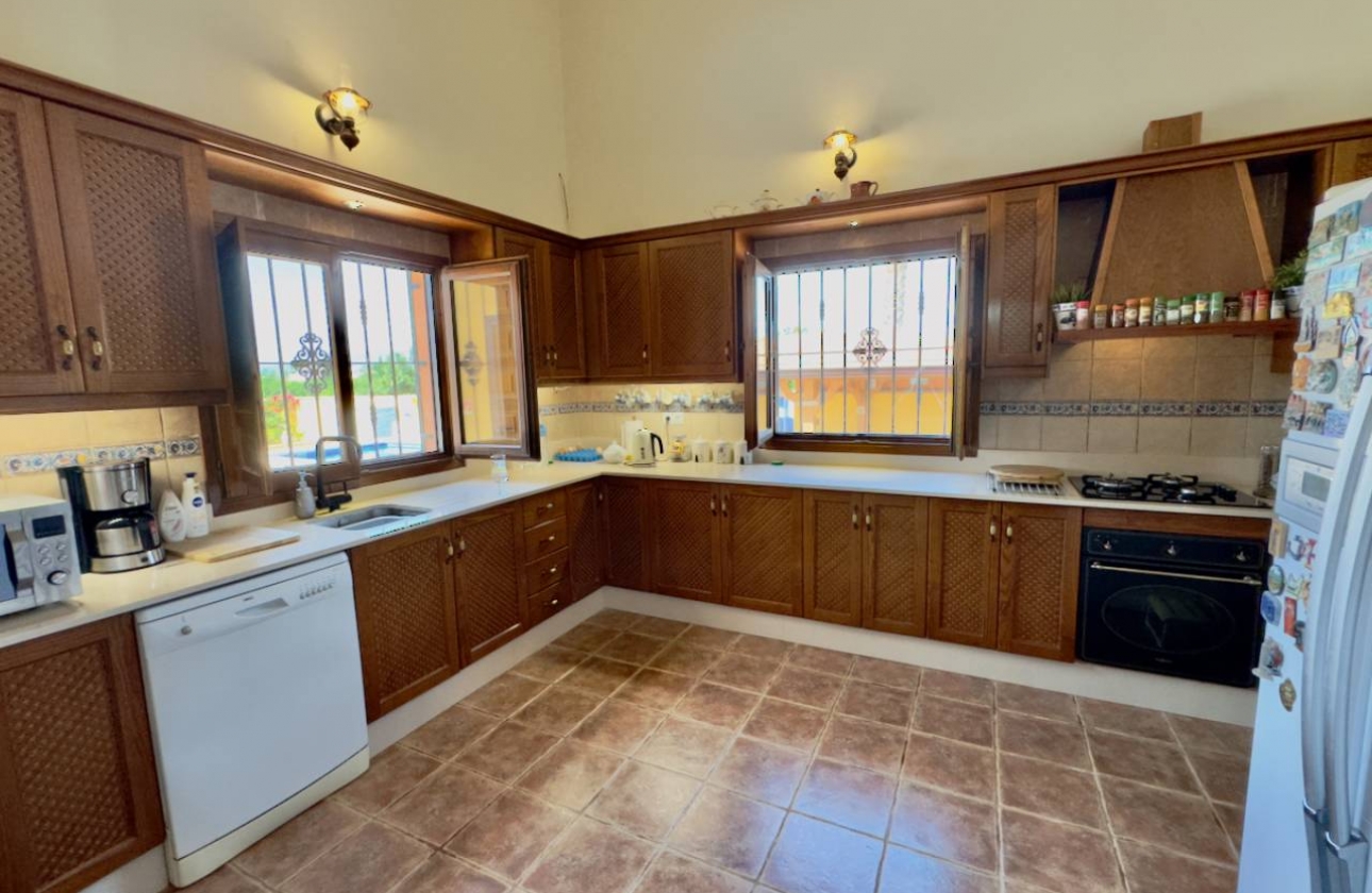 Resale - Finca / Country Property - Orihuela Costa - Orihuela