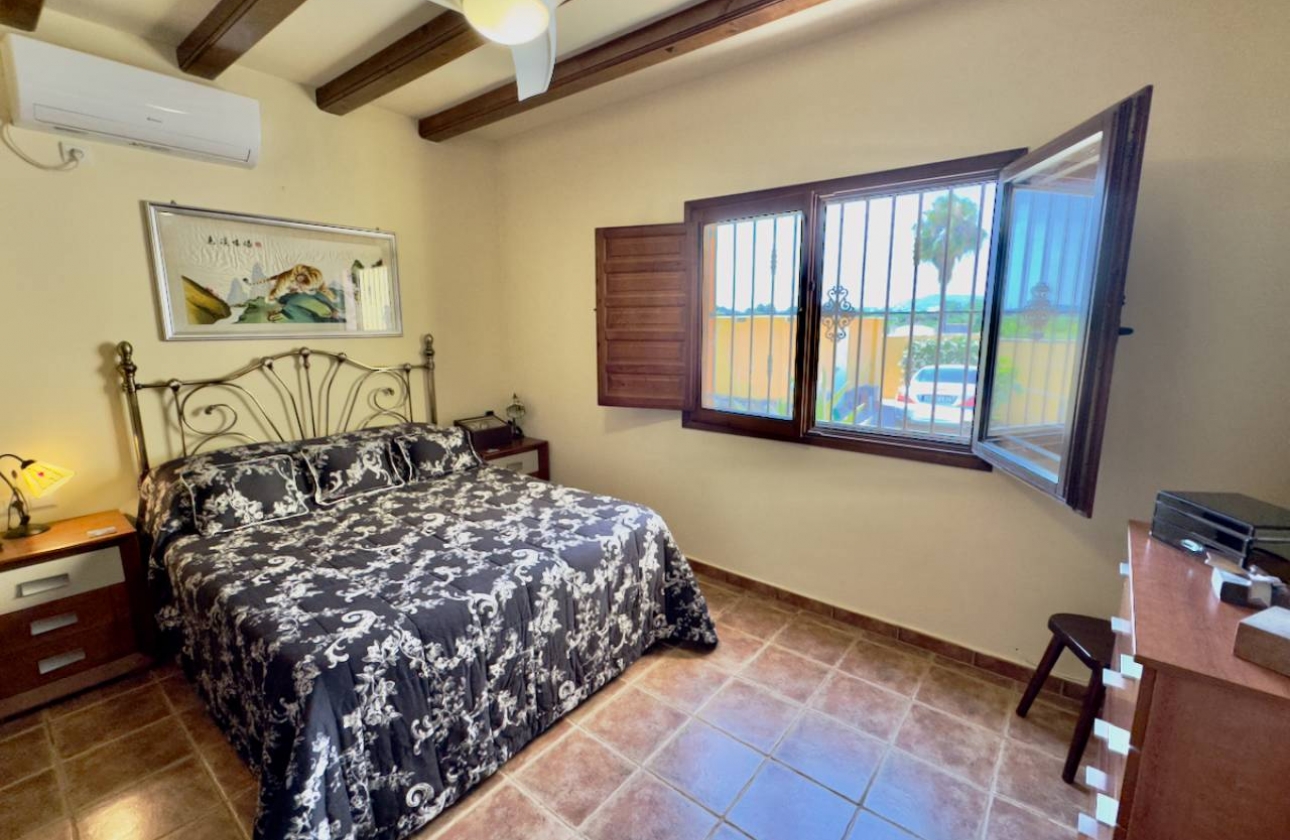 Resale - Finca / Country Property - Orihuela Costa - Orihuela