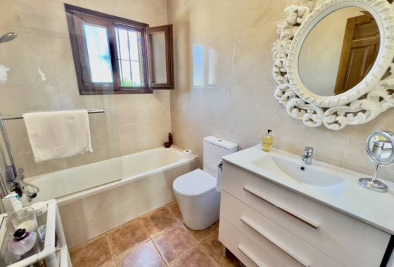 Resale - Finca / Country Property - Orihuela Costa - Orihuela