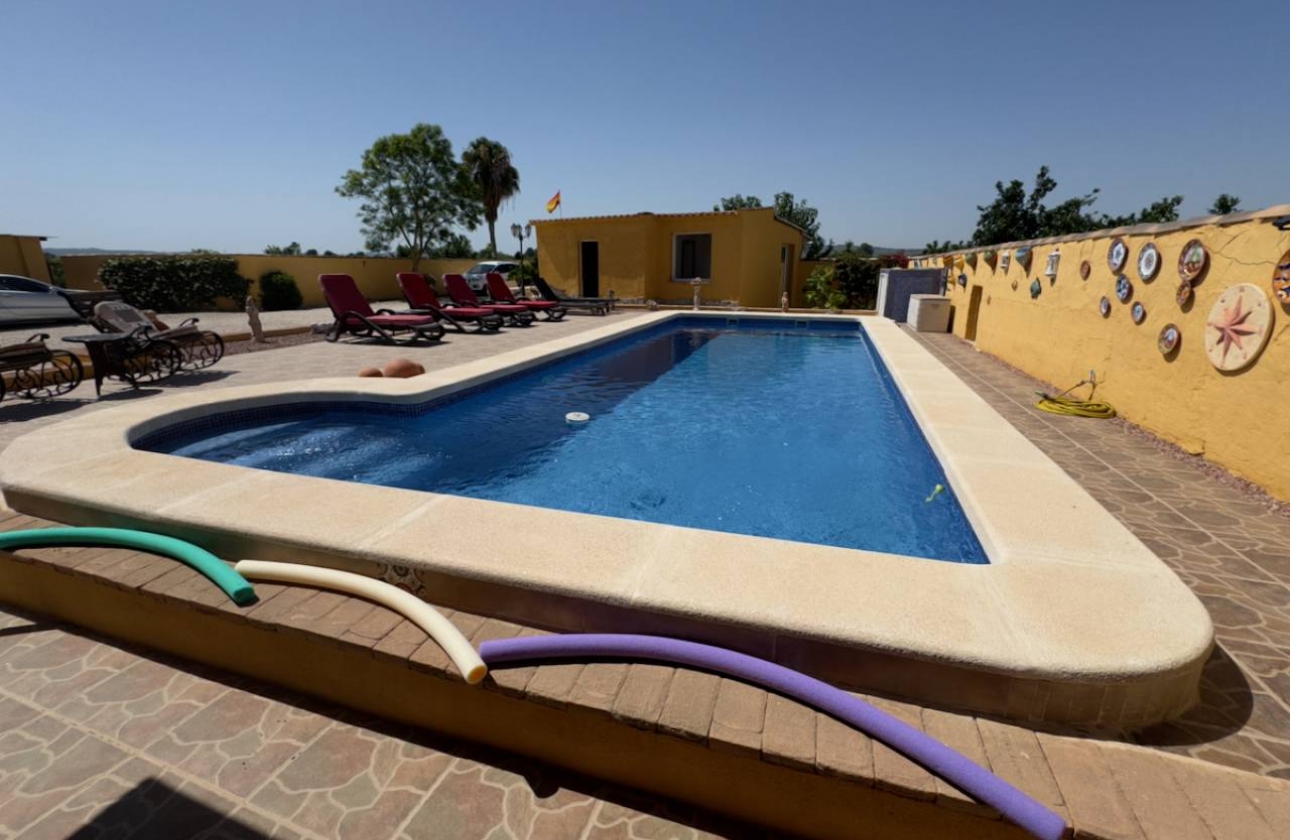 Resale - Finca / Country Property - Orihuela Costa - Orihuela