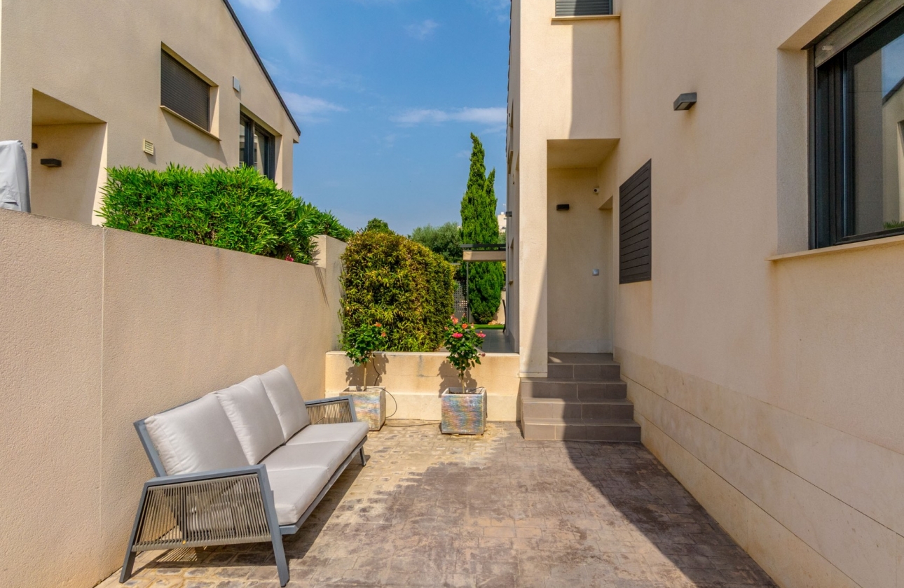 Resale - Villa - Villamartin - Los Dolses