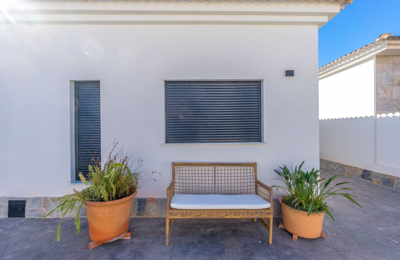 Resale - Villa - Torrevieja - El Chaparral