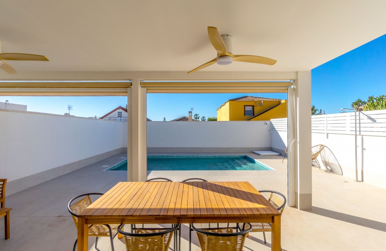 Resale - Villa - Torrevieja - El Chaparral