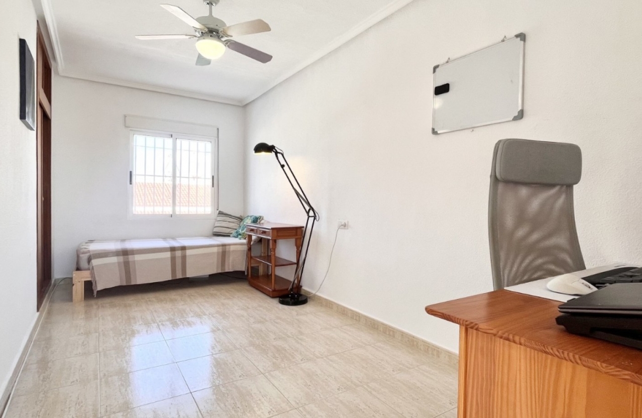 Resale - House - Torrevieja - La Siesta - El Salado -  Torreta