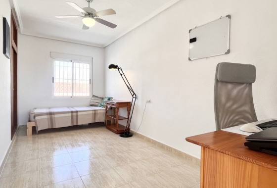 Resale - House - Torrevieja - La Siesta - El Salado -  Torreta