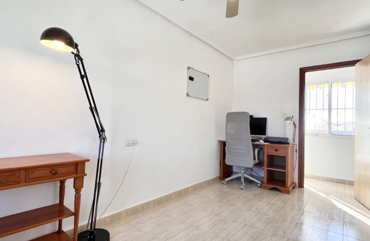 Resale - House - Torrevieja - La Siesta - El Salado -  Torreta