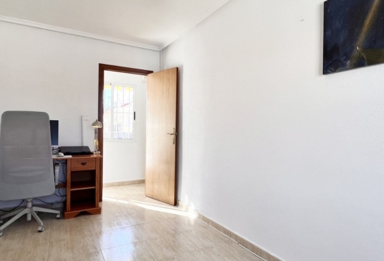 Resale - House - Torrevieja - La Siesta - El Salado -  Torreta