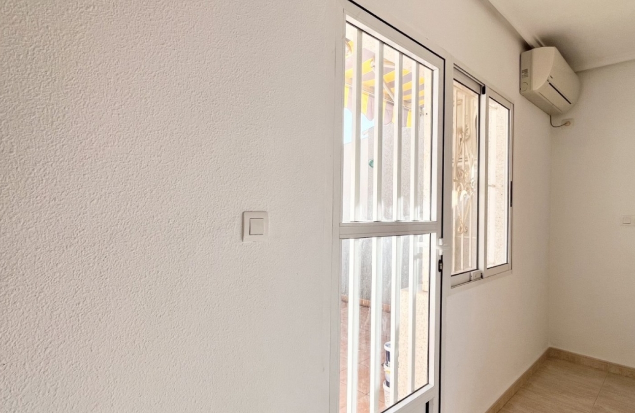 Resale - House - Torrevieja - La Siesta - El Salado -  Torreta