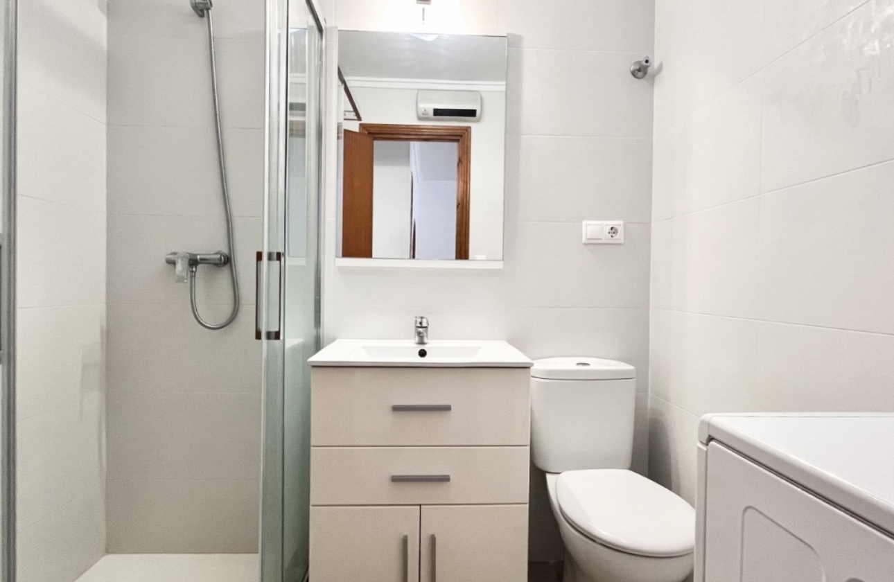 Resale - House - Torrevieja - La Siesta - El Salado -  Torreta