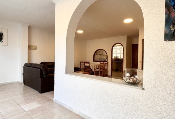 Resale - House - Torrevieja - La Siesta - El Salado -  Torreta