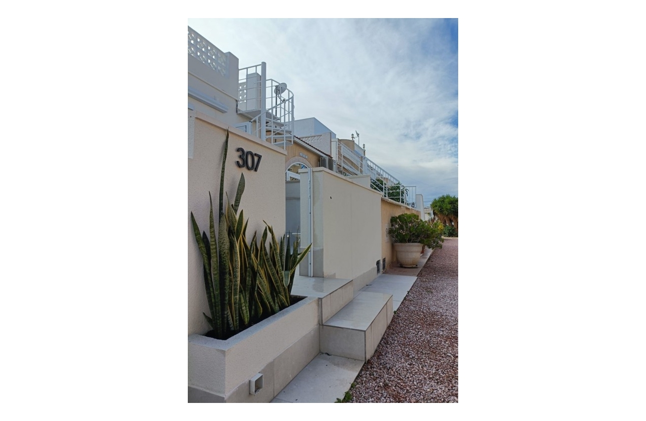Resale - Apartment / flat - Torrevieja - La Siesta