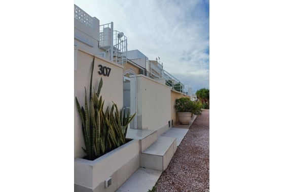 Resale - Apartment / flat - Torrevieja - La Siesta