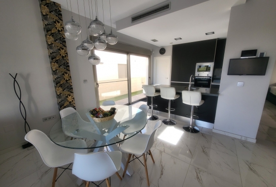 Resale - Villa - Villamartin