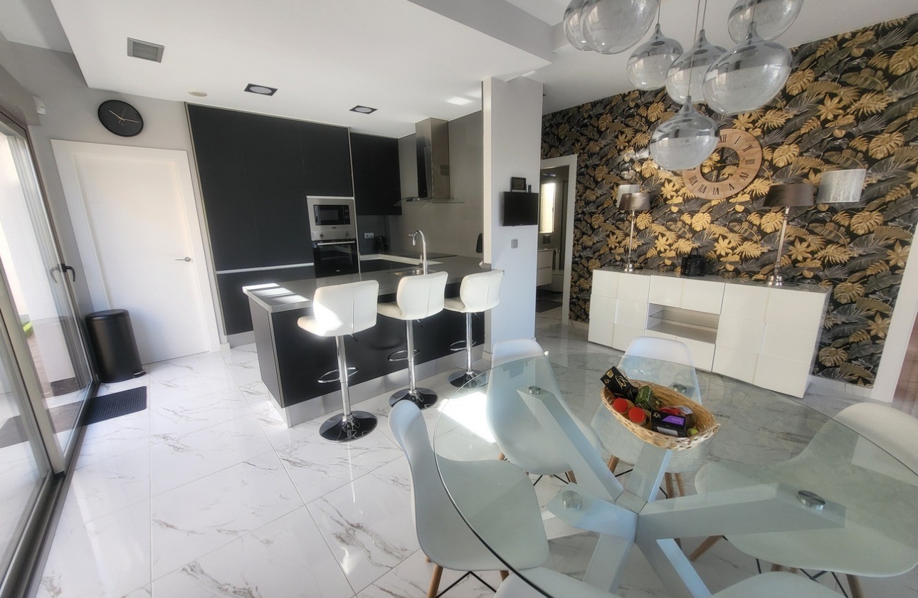 Resale - Villa - Villamartin