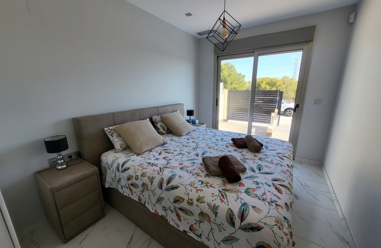 Resale - Villa - Villamartin