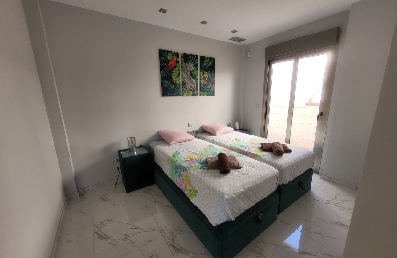 Resale - Villa - Villamartin