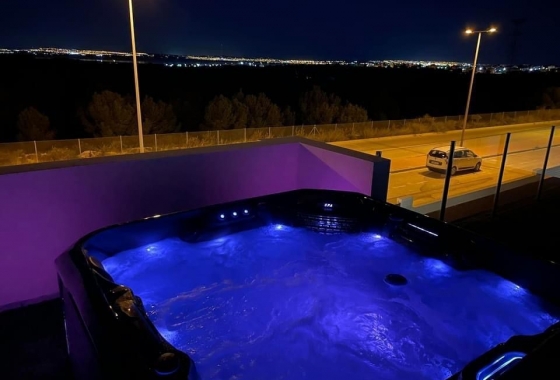 Resale - Villa - Villamartin