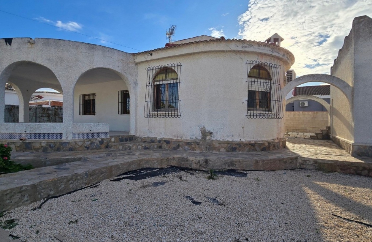 Resale - Villa - Torrevieja - El Chaparal