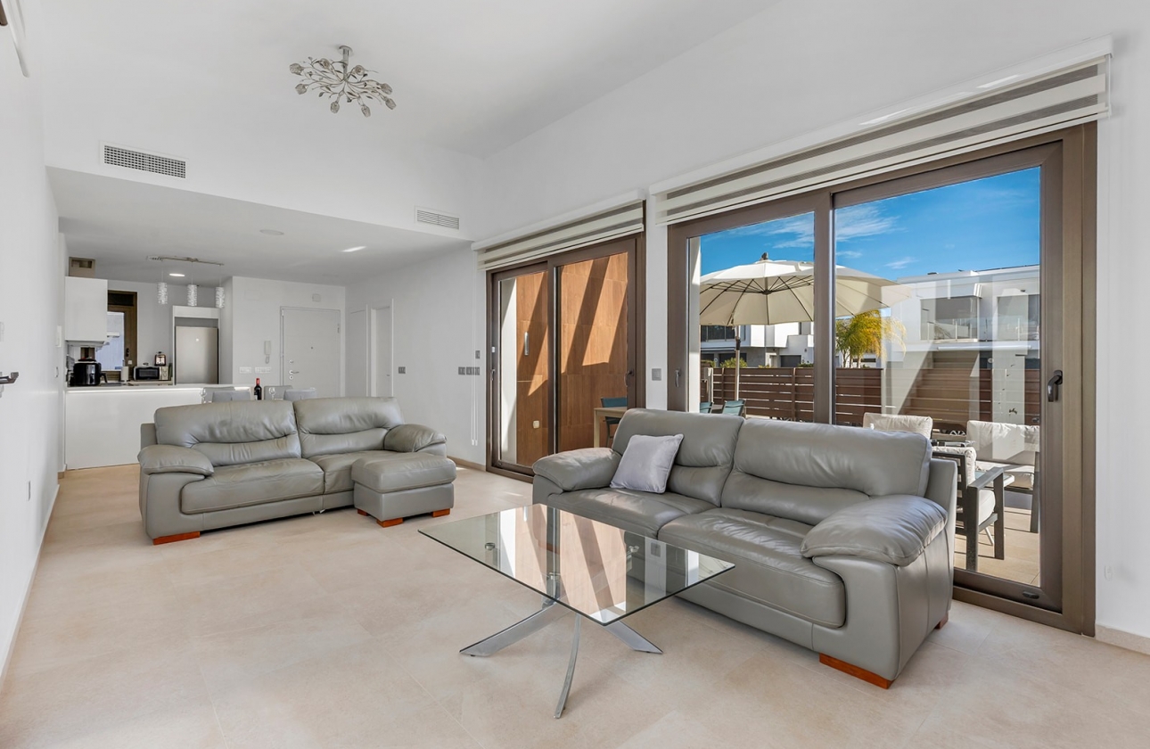 Resale - Villa - Orihuela Costa - Vistabella Golf