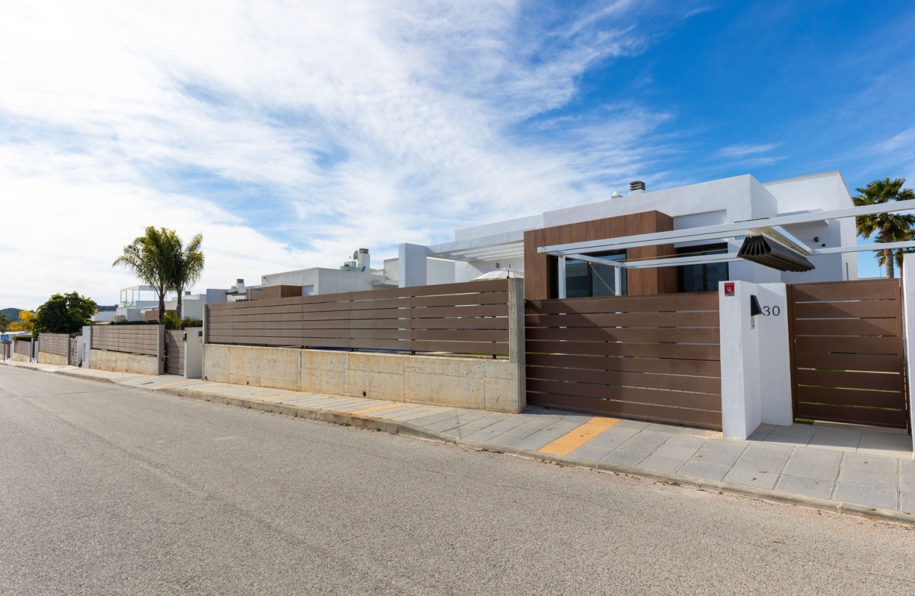 Resale - Villa - Orihuela Costa - Vistabella Golf